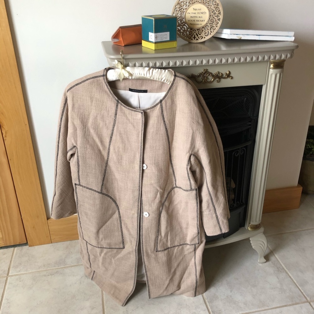 Elie Tahari  lightweight spring jacket